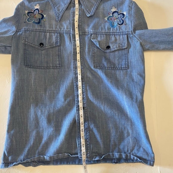 Vintage Chambray Floral Embroidered Shirt - Picture 9 of 10